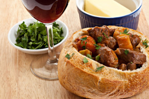 beef-and-dark-beer-stew-in-bread-bowl_j64ykj